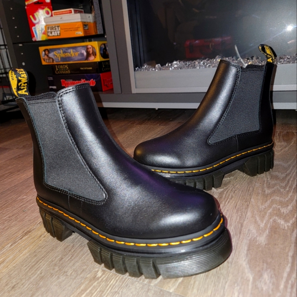 NEW Doc Martens Audrick Napa leather platform Chelsea boot